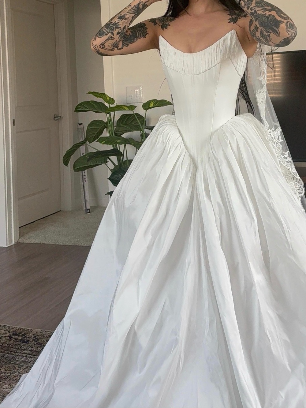 Elegant Basque Waist White Ball Wedding Dress